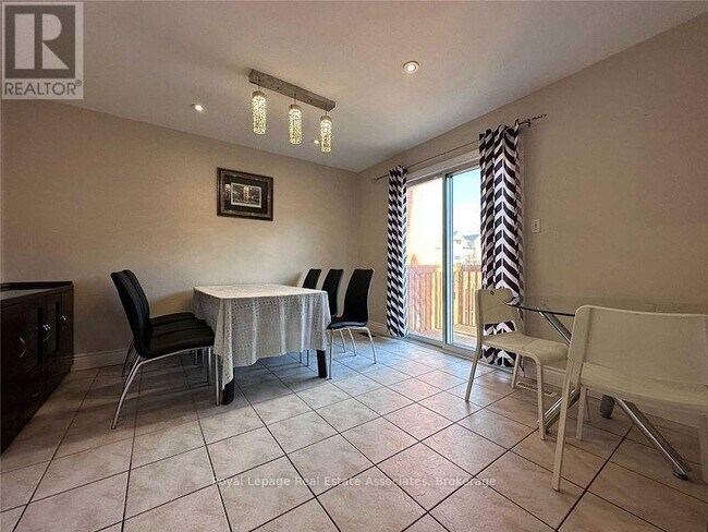 Building Photo - 3214 Ridgeleigh Heights