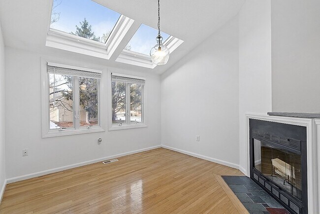 Foto del edificio - 43 Brickett Hill Cir