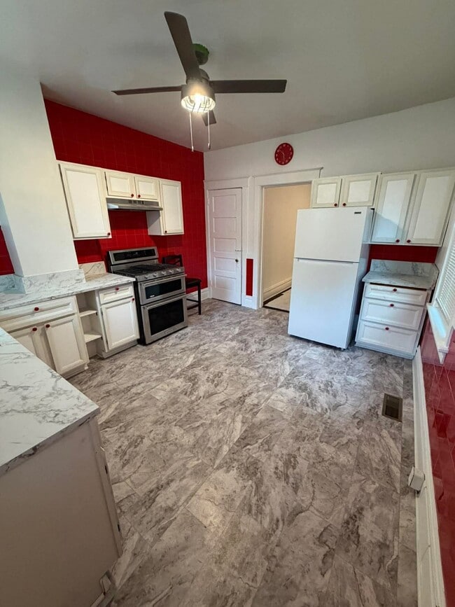 Foto del edificio - 3339 Webster Ave