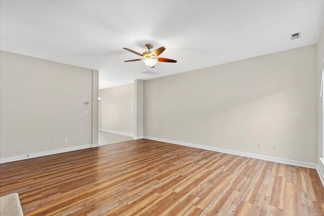 Foto del edificio - NE Raleigh Townhome For Rent