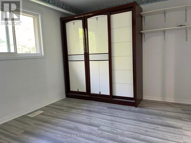 Building Photo - 48 Tidworth Square