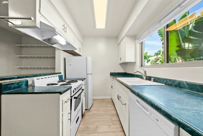 Foto del edificio - 3737 Keating St