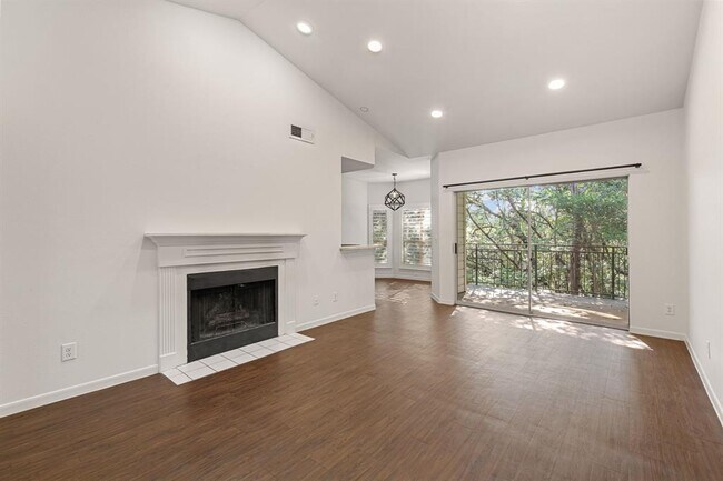 Foto del edificio - 6000 Shepherd Mountain Cove