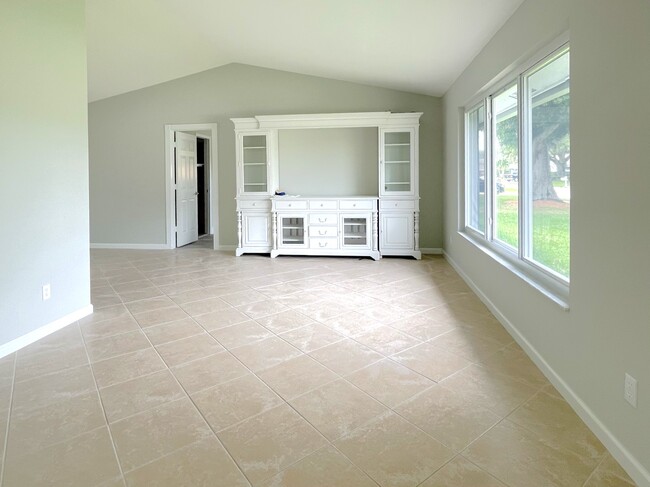 Building Photo - 1155 Summerwood Cir