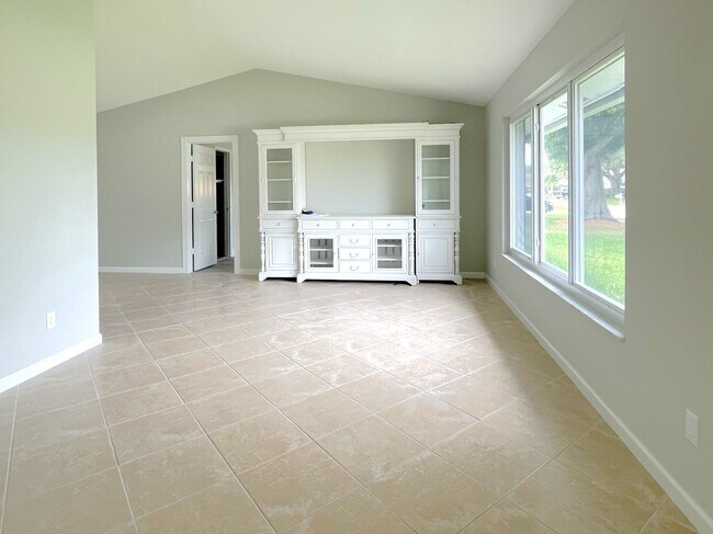 Foto del edificio - 1155 Summerwood Cir