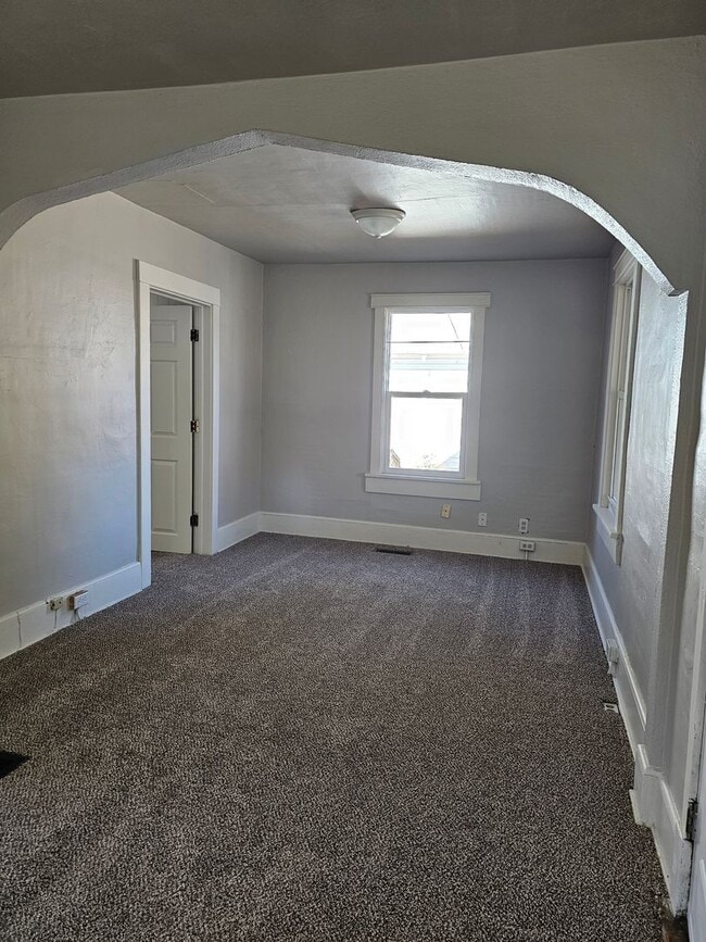 Building Photo - 1105 W 29th St