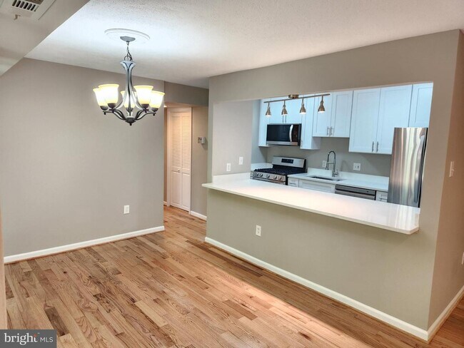 Foto del edificio - 3772 Bel Pre Rd