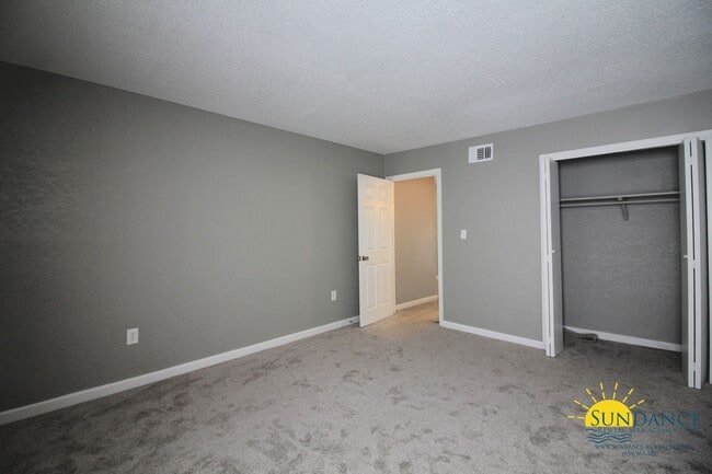 Building Photo - Beautiful 2 Bedroom Unit at Spanish Villas!