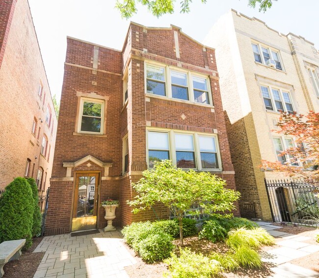 Building Photo - 5052 N Wolcott Ave