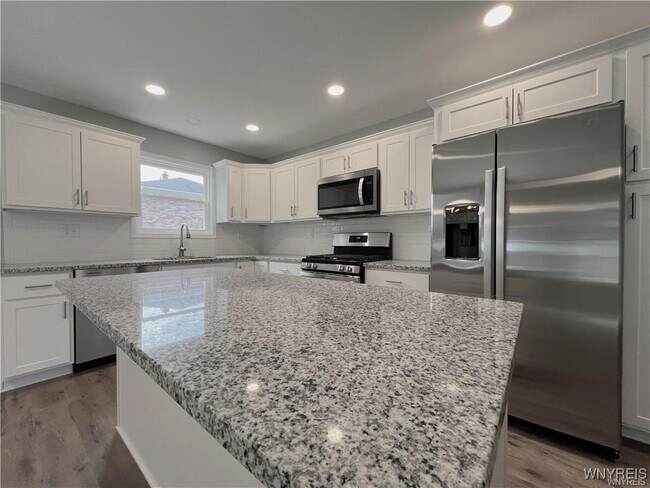 Foto del edificio - 1589 Center Rd