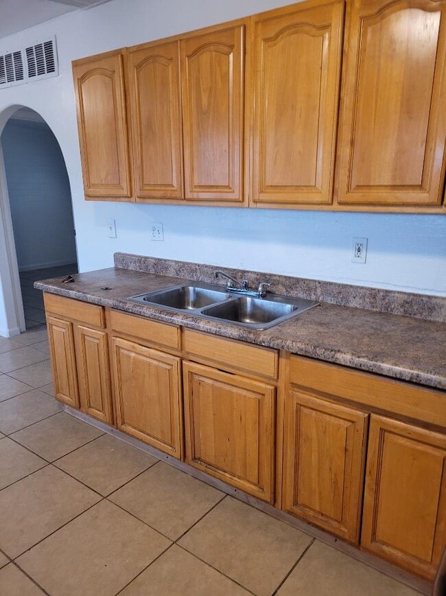 Building Photo - N 39th Ave