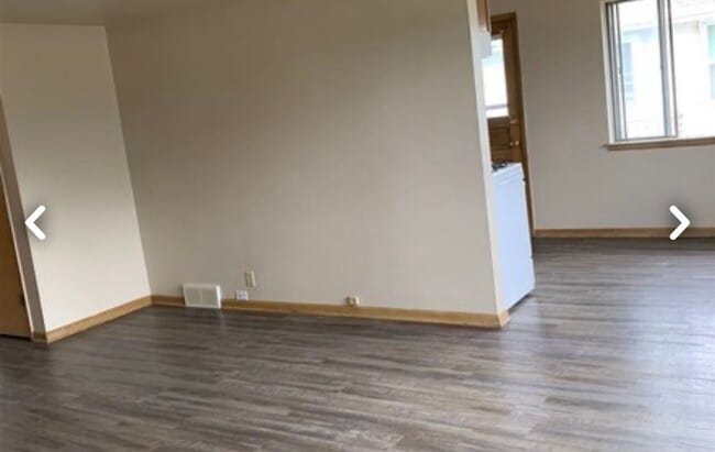 Building Photo - 3037 W Iona Ter