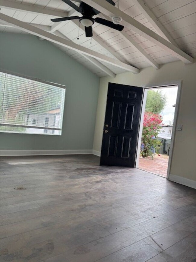 Building Photo - DHS6348