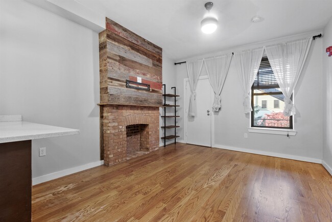 Building Photo - 274 6th St