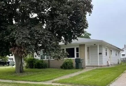 Primary Photo - 125 S Russell Ave