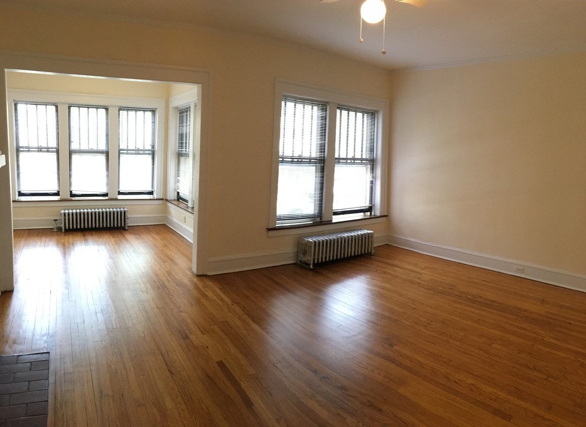 Primary Photo - 5752 N Winthrop Ave