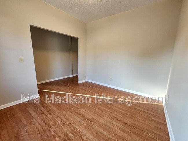 Building Photo - 620 W Anderson Ln
