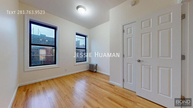 Foto del edificio - 229-231 East 12th Street -63A