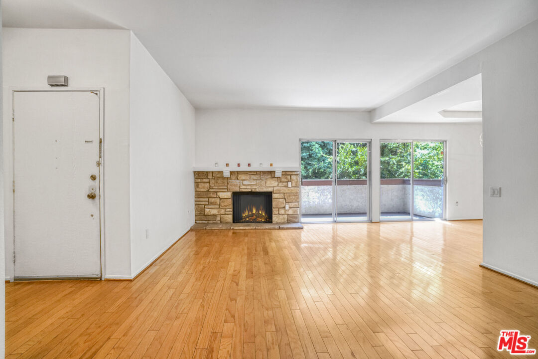 Foto principal - 5534 Sylmar Ave