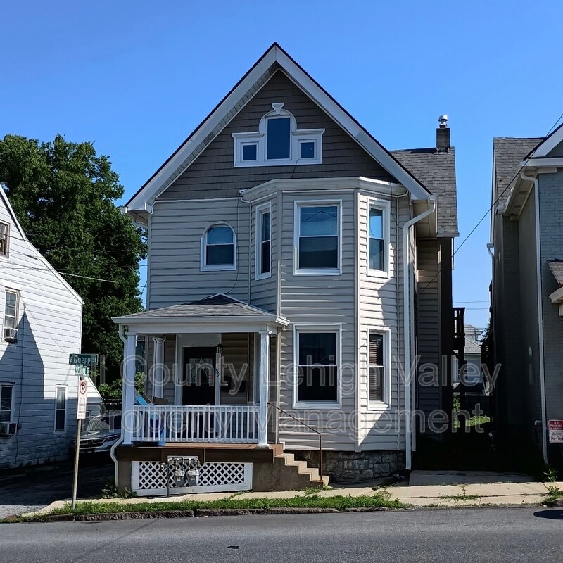 Primary Photo - 59 E Goepp St