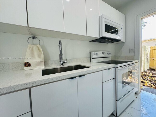 Foto del edificio - 407 SE 14th Ct