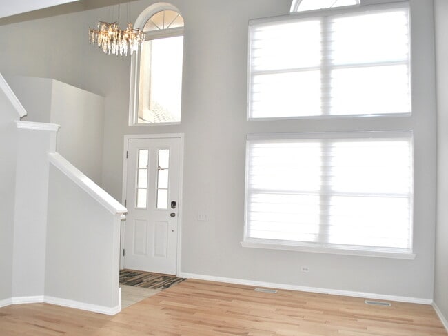 Building Photo - 1469 Braymore Cir E