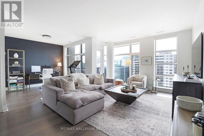 Building Photo - 235 Kent St