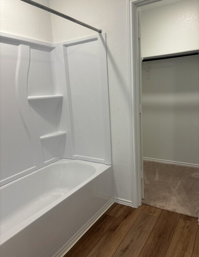 Foto del edificio - Modern 4-Bed, 4-Bath Home in Pflugerville