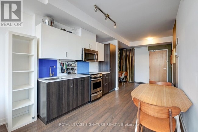 Building Photo - 36 Howard Park Ave