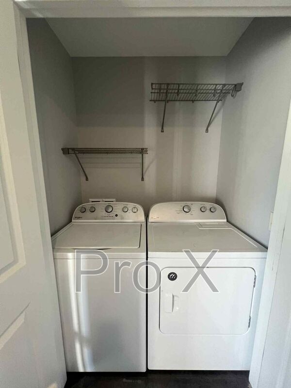 Foto del edificio - 611 Easton Dr