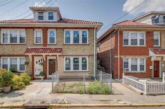 Building Photo - 605 Columbia Ave