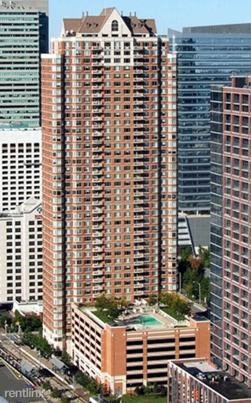 Foto principal - 60 Christopher Columbus Dr