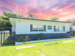 Building Photo - 1542 NE 109th St