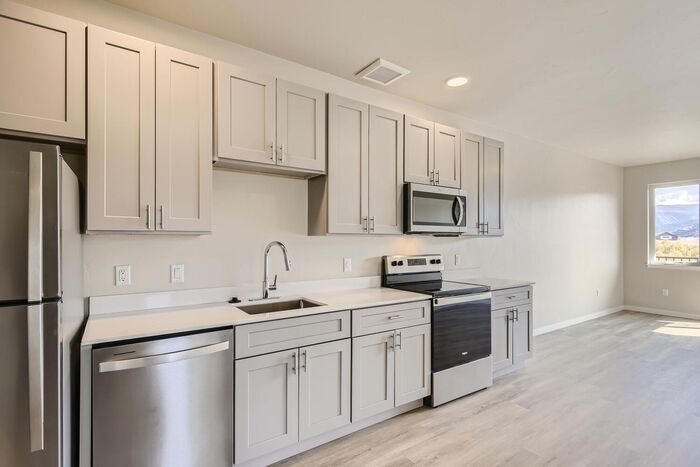 Foto principal - Brand new 2 Bed / 2 Bath in Eagle Colorado...