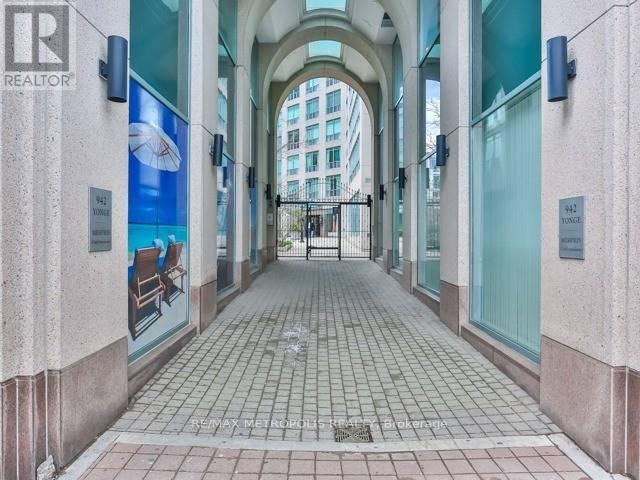 Photo du bâtiment - 942 Yonge St