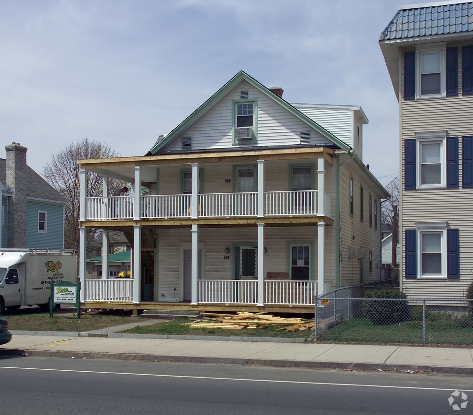 Building Photo - 906-908 Chicopee St