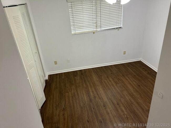 Building Photo - 13 Farnworth Dr