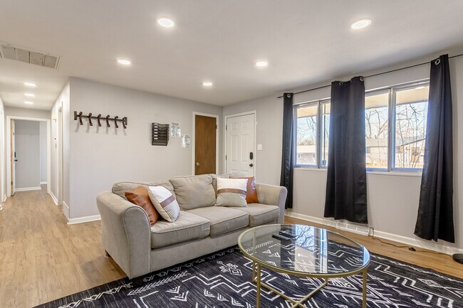 Foto del edificio - 8490 Benton St