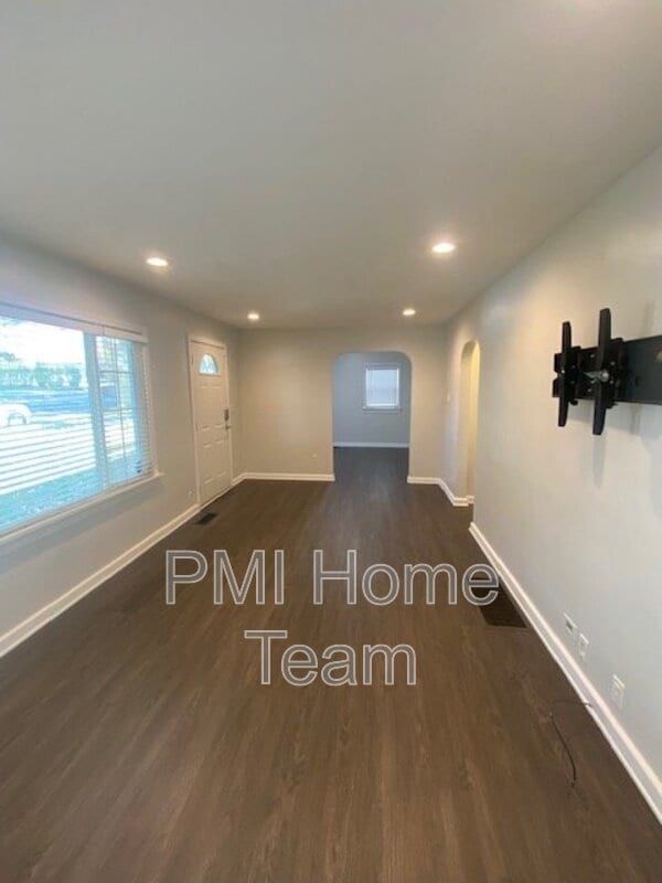 Foto del edificio - 330 E 100 N