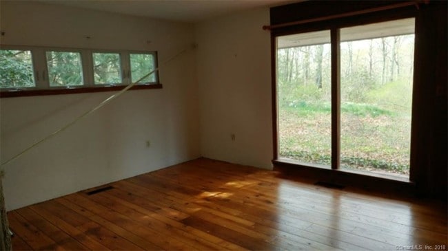 Building Photo - 371 Leavenworth Rd