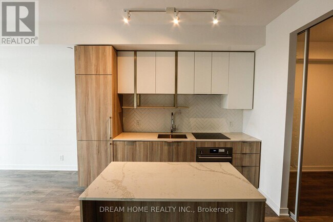 Photo du bâtiment - 15 Holmes Ave