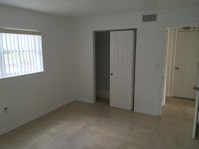 Building Photo - 1440 Parkway Dr