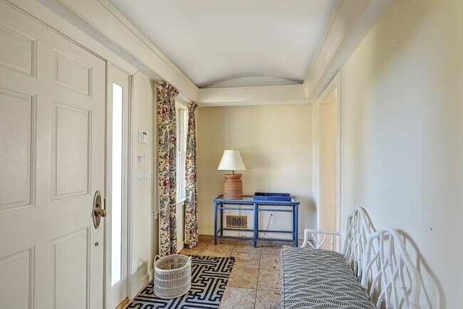 Foto del edificio - 564 River Rd