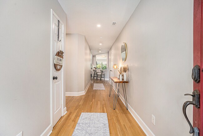 Foto del edificio - 618 Bay Oaks Dr