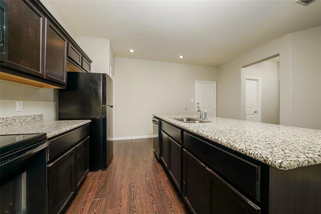 Foto del edificio - 325 Meadow Ln