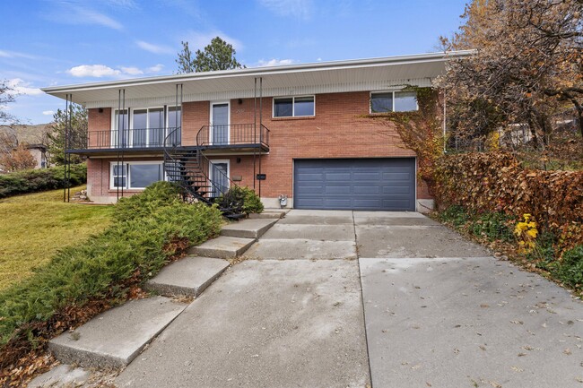 Building Photo - 2937 Hyland Hills Rd S