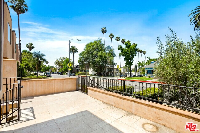 Foto del edificio - 730 S Marengo Ave