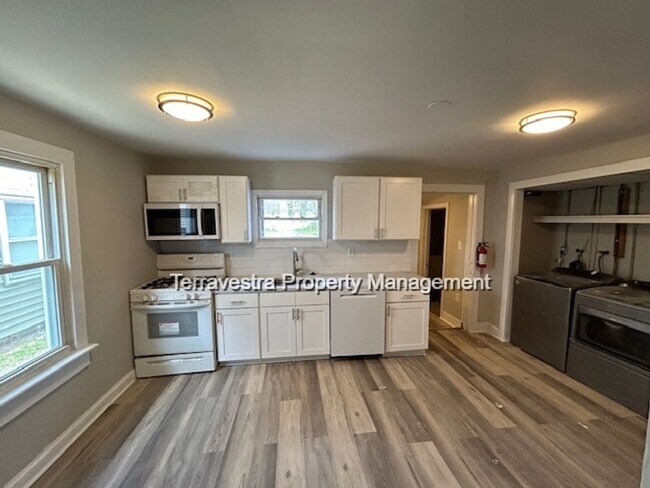 Foto del edificio - Renovated Millville 4 Bed in Millville. Eligible for $500 Security Deposit.