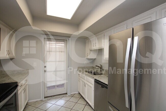 Foto del edificio - 1927 E Hampton Ave