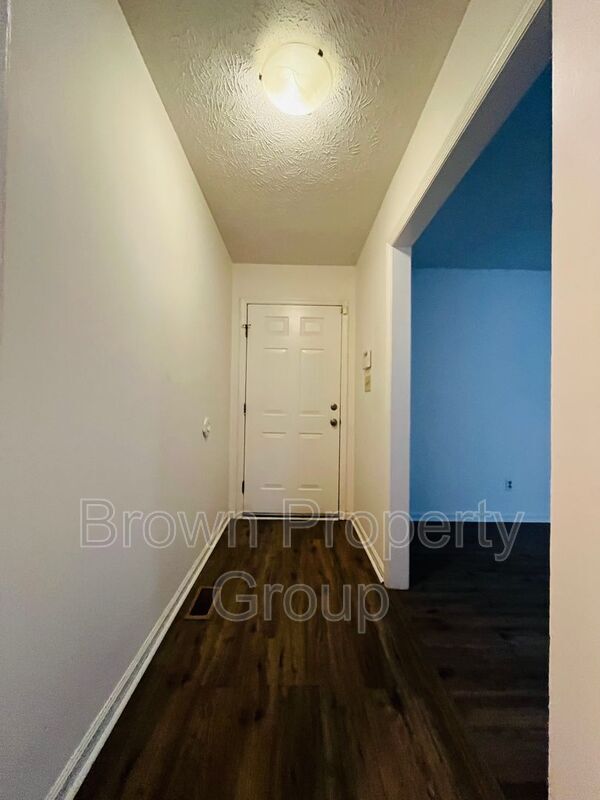 Building Photo - 6901 Woodmark Dr